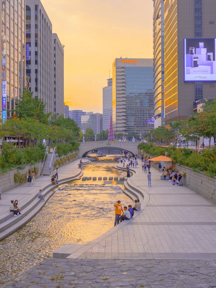 A bright day on a central Seoul street